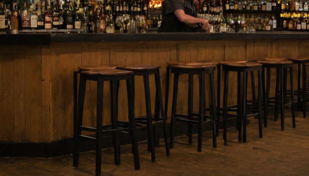 Practical visual for How much counter space does each restaurant bar stool need